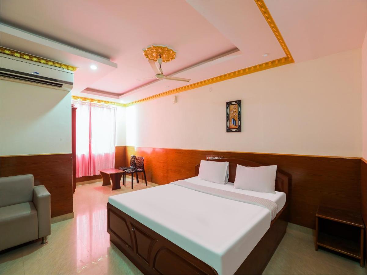 Capital O 84002 Hotel Top In Town President Kushālnagar Exteriér fotografie